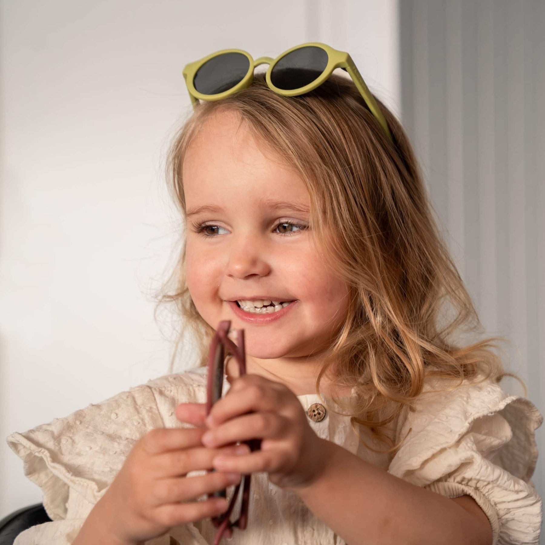 Filibabba Barnsolglasögon Återvunnen Plast  Day Lily 4-7 år