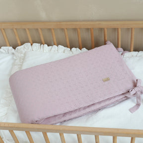 Babyly Bumper Broderad Encru Mauve