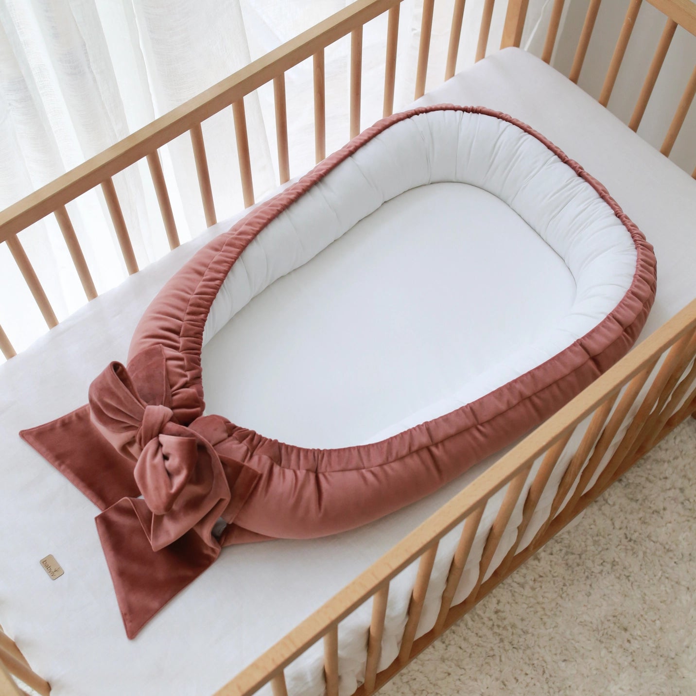 Babyly Babynest Sammet Rosett Röd