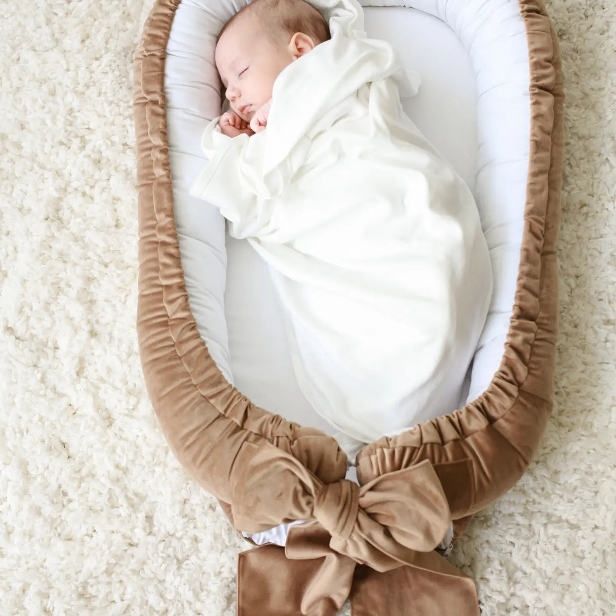 Babyly Babynest Sammet Rosett Brun