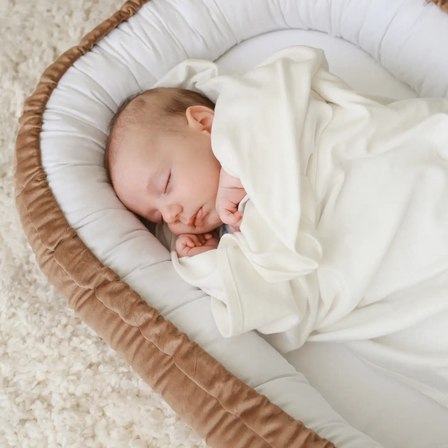 Babyly Babynest Sammet Rosett Brun