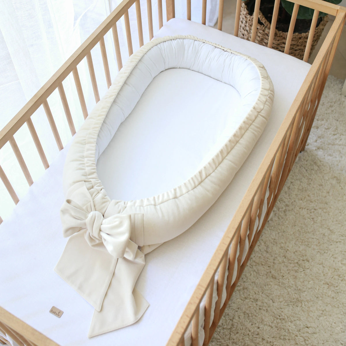 Babyly Babynest Sammet Rosett Vit