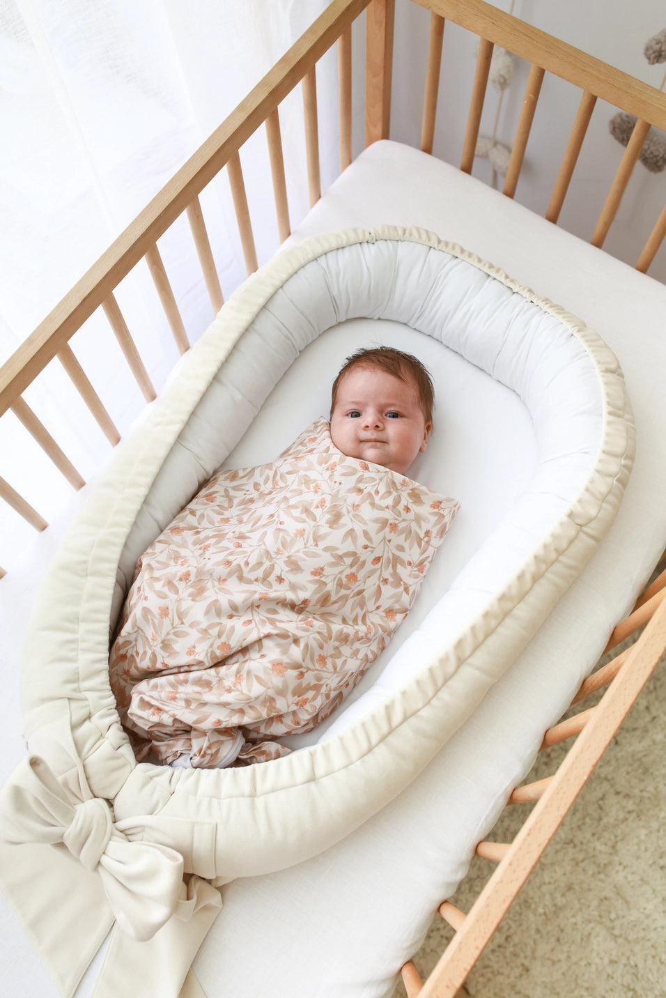 Babyly Babynest Sammet Rosett Vit