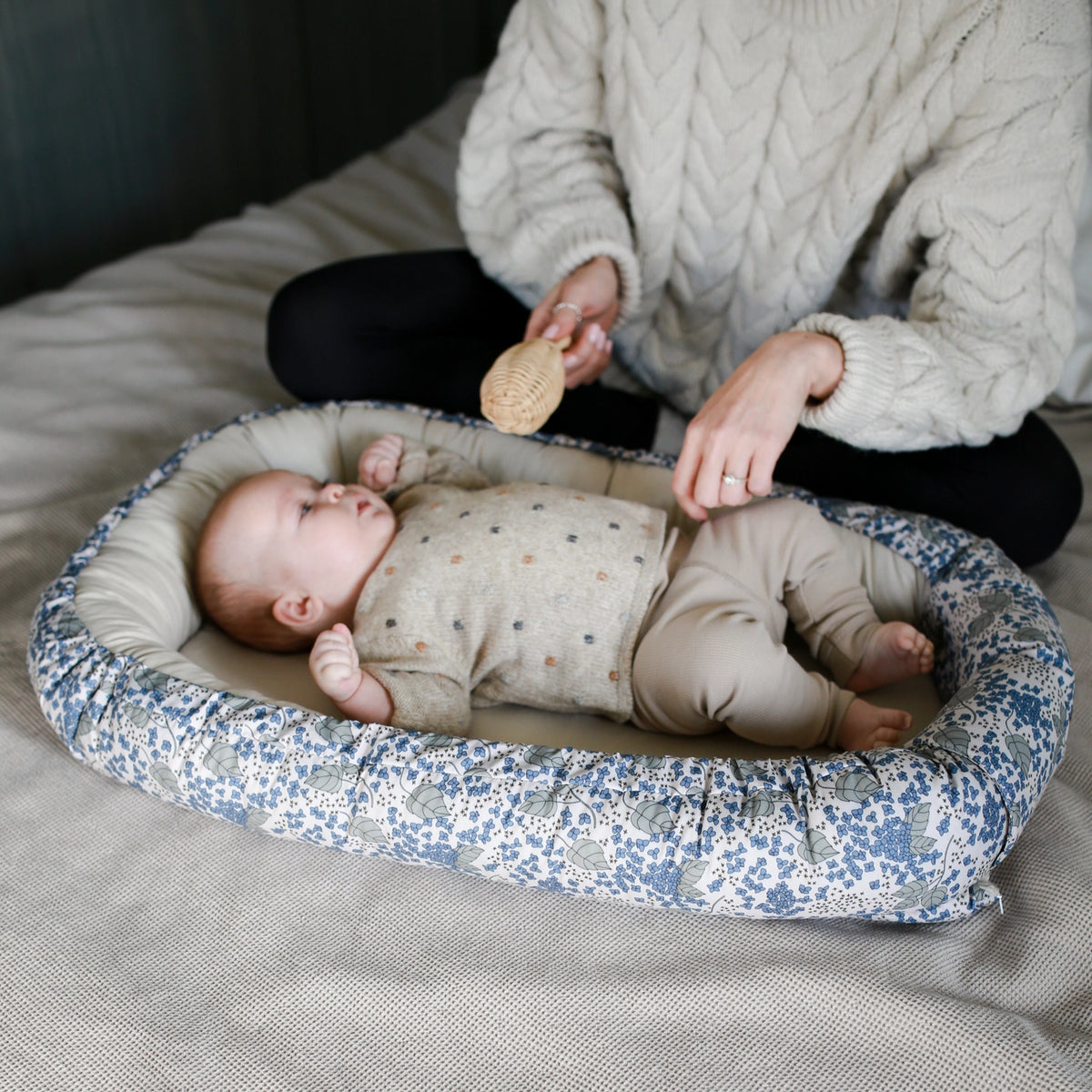 Babyly Babynest Secret Graden Blå Blommor