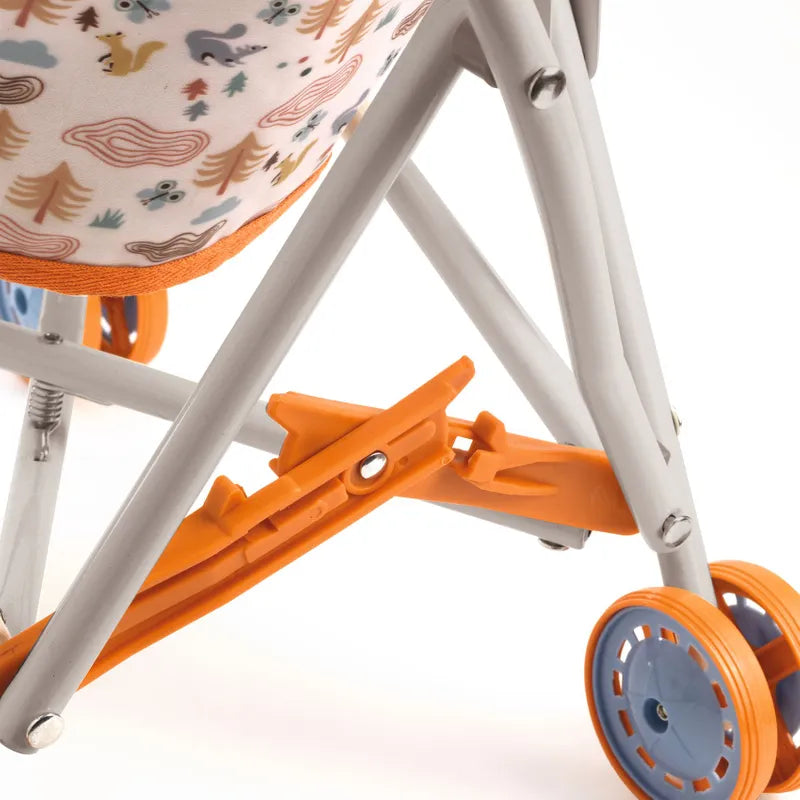 Djeco Pomea docktillbehör barnvagn med skogsmotiv